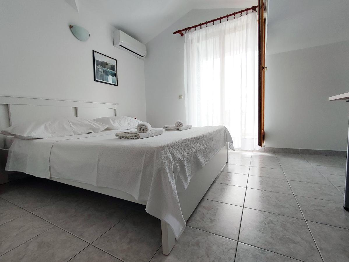 Apartments&Rooms Saric Jadrija Buitenkant foto