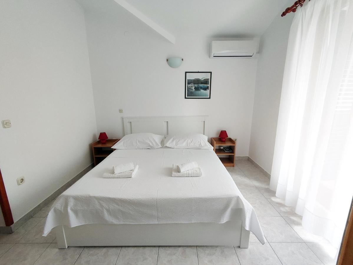 Apartments&Rooms Saric Jadrija Buitenkant foto