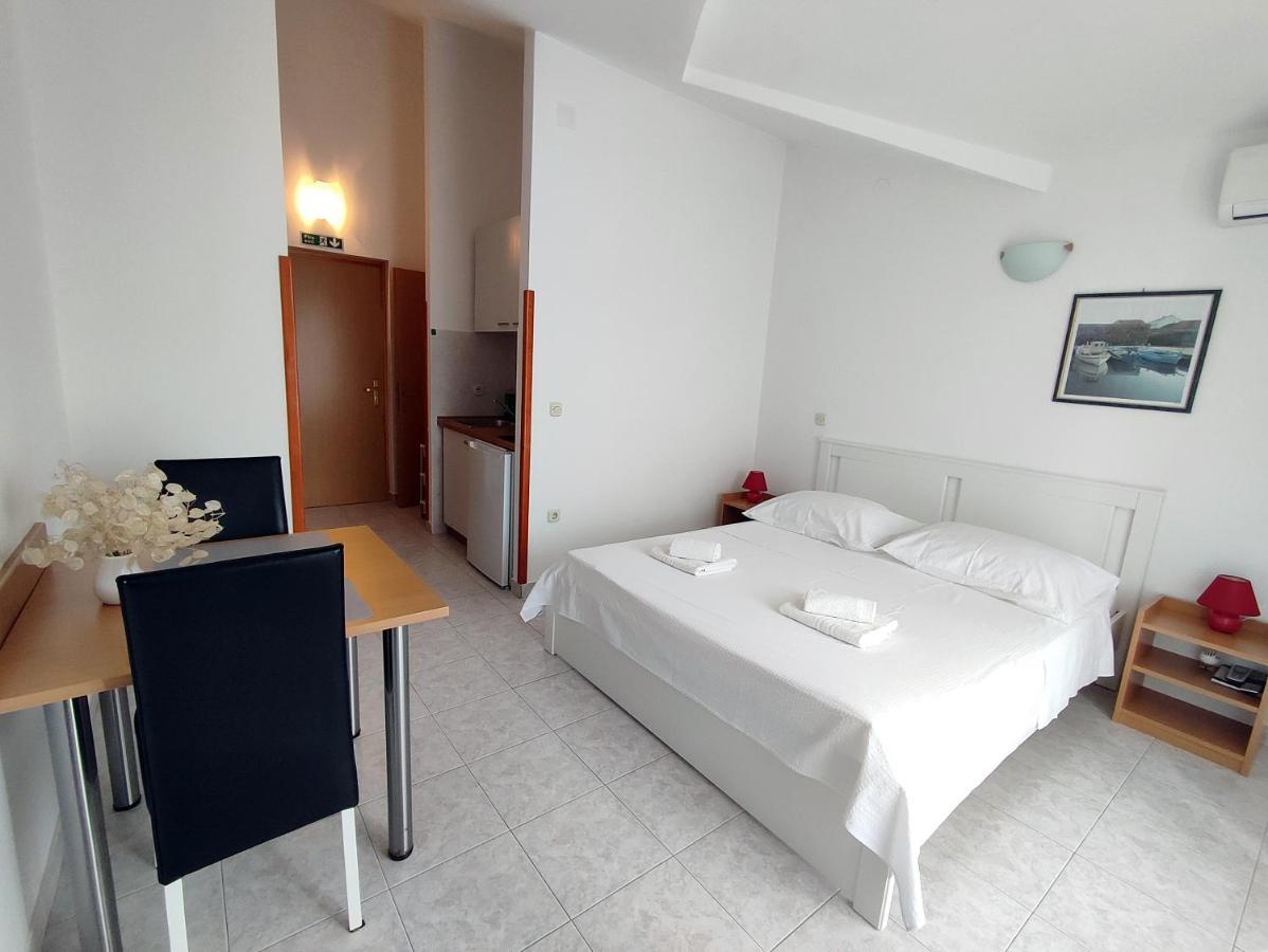 Apartments&Rooms Saric Jadrija Buitenkant foto