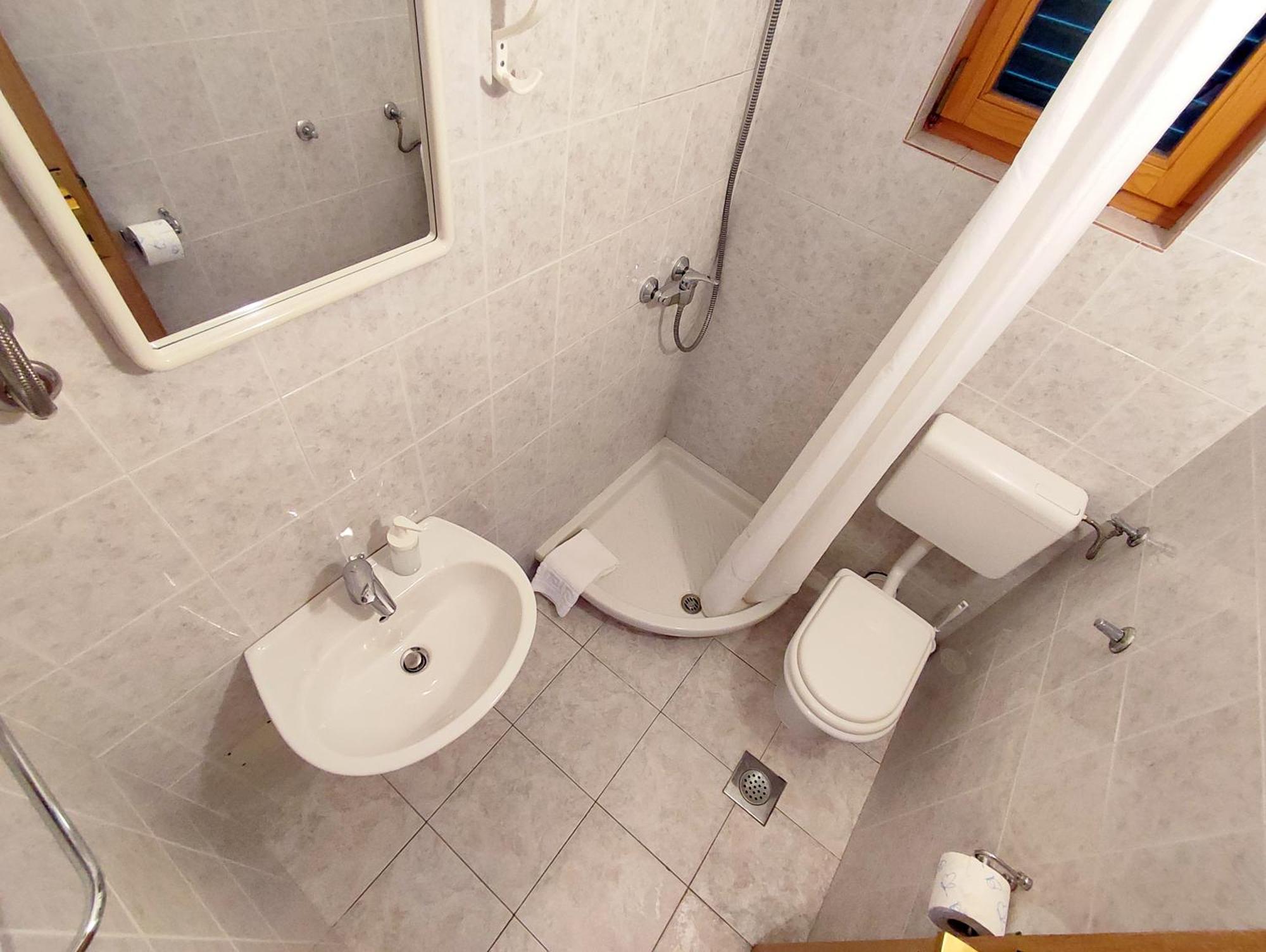Apartments&Rooms Saric Jadrija Buitenkant foto